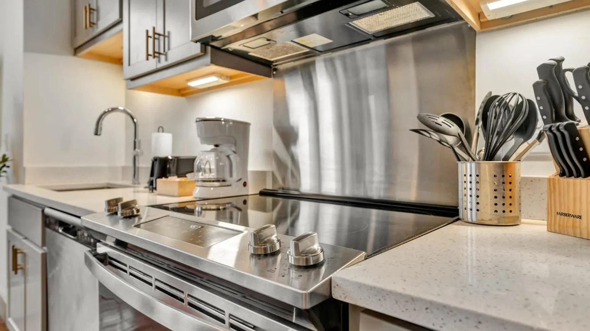 Bright And Modern Studio In Louisville # 405 0*,
