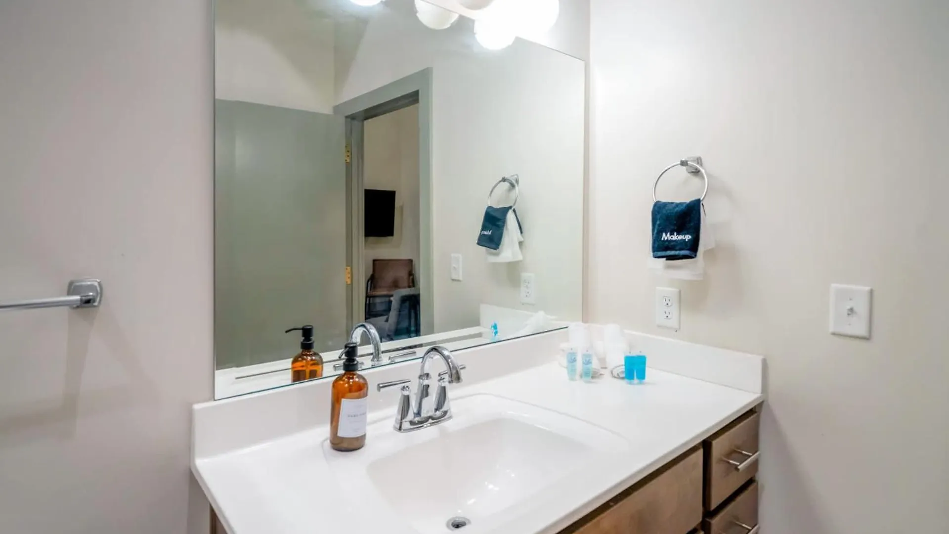 Bright And Modern Studio In Louisville # 405 Daire